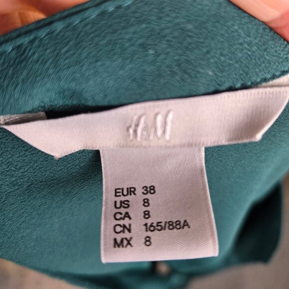 H & M Size 8 Emerald Green Sleeveless Blouse Split V-neck Flowy Lightweight - Picture 6 of 9